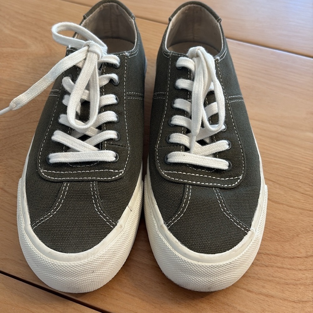 Madewell Women's Sidewalk Low-Top Lace Up Sneakers in ‘Kale’ Green. Size 6.